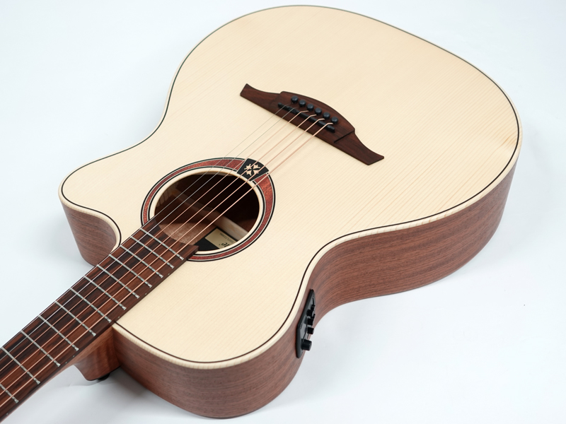 LAG Guitars T70ACE NAT　エレアコ　美品です