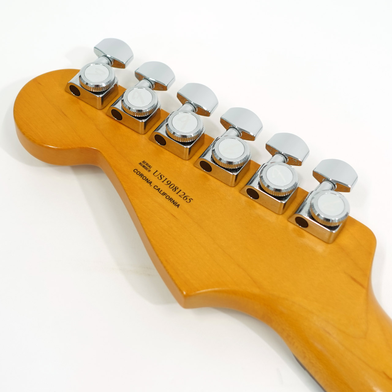 フェンダー　アメリカン　ウルトラ　ストラトキャスターHSS 23年製造　未使用 伝統と革新の融合 