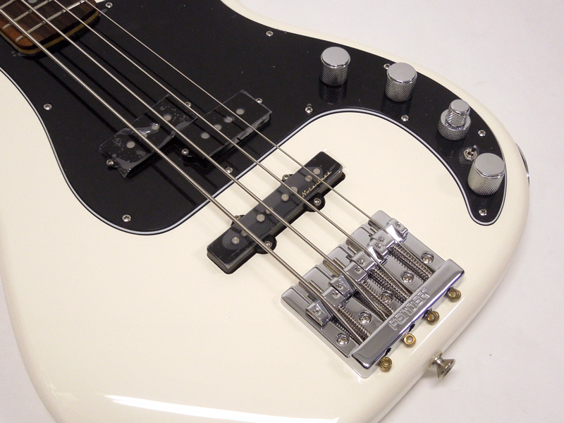 Fender フェンダー Deluxe Active Precision Bass Special OWH