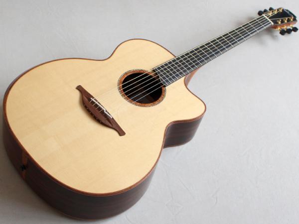 Lowden ( ローデン ) O-50C "Master Grade Itarian Alpine & Master Grade Madagascar Rosewood"